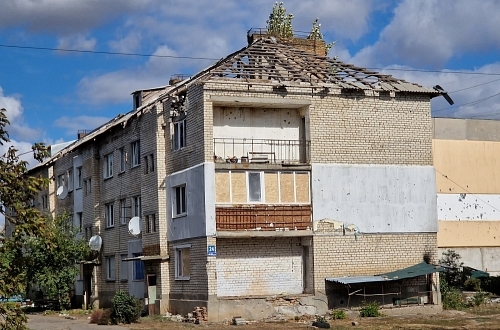 Foto Chevchenkiv (Mykolayiv Region) Luch 24 Residential Complex: Restauratie van het dak