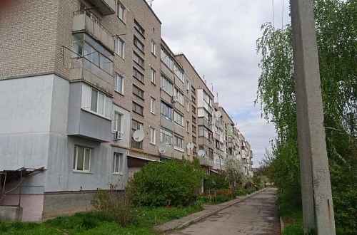 Foto Balakliia (Izyum District, Kharkiv Region) OSBB Zhovtneva Residential Complex: Restauratie van het dak